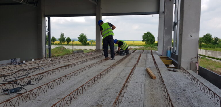 Szalowanie i wylewanie stropów
